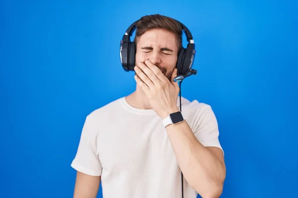 Hispanic Man Beard Listening Music Wearing Headphones Bored Yawning Tired — Stock Photo, Image