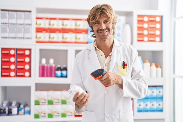 Young Man Pharmacist Scanning Pills Bottle Pharmacy — Stock Photo, Image