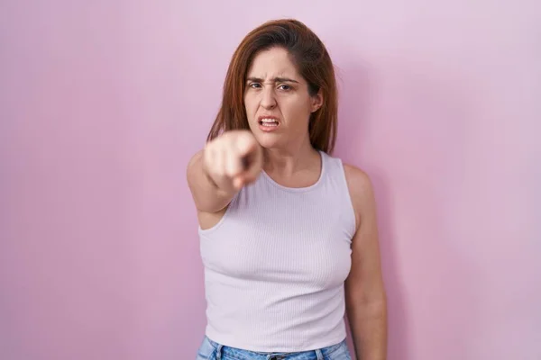 Brunette Woman Standing Pink Background Pointing Displeased Frustrated Camera Angry — Photo