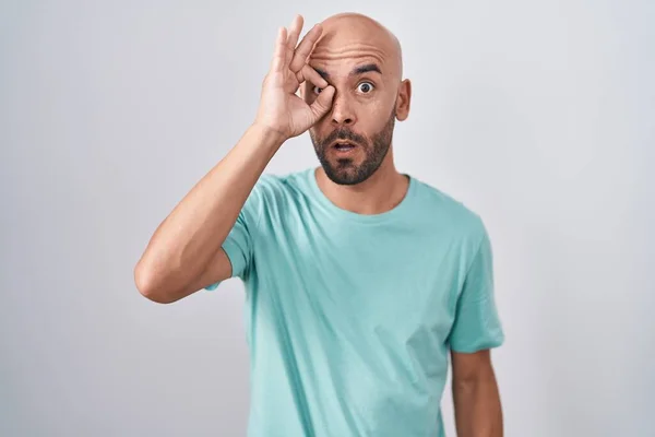 Middle Age Bald Man Standing White Background Doing Gesture Shocked — Stock fotografie