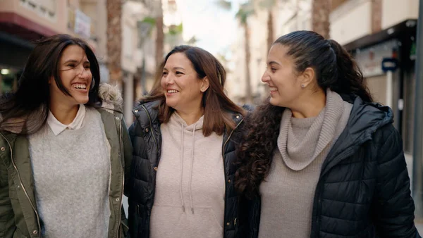 Mother Daugthers Smiling Confident Hugging Each Other Street — Stock Photo, Image