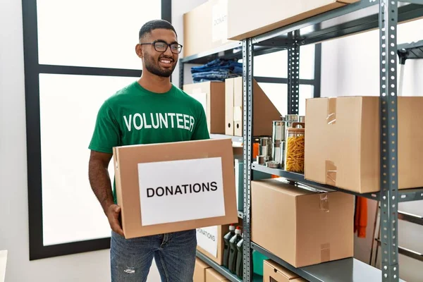 Young Arab Man Wearing Volunteer Uniform Holding Donations Box Charity — Stock Photo, Image