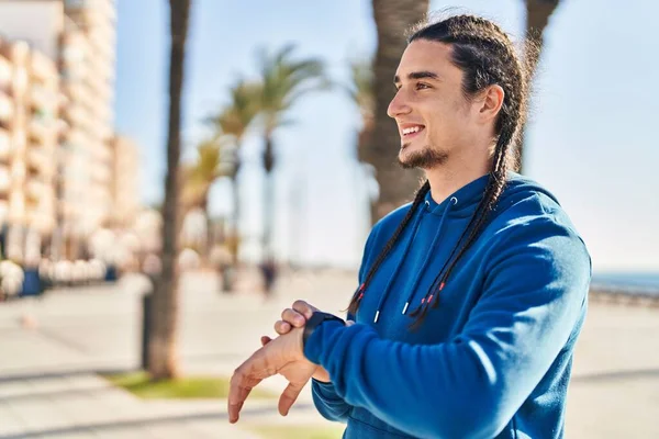 Young Man Smiling Confident Using Stopwatch Seaside — Φωτογραφία Αρχείου