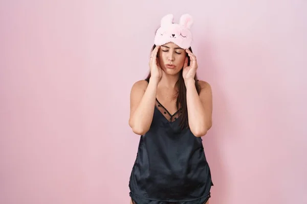 Young Brunette Woman Wearing Sleep Mask Pyjama Hand Head Pain — ストック写真