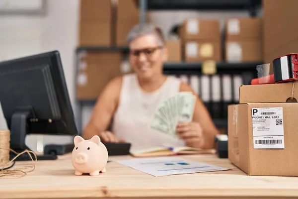 Mujer Mediana Edad Comercio Electrónico Empresa Trabajador Contabilidad Economía Oficina — Foto de Stock