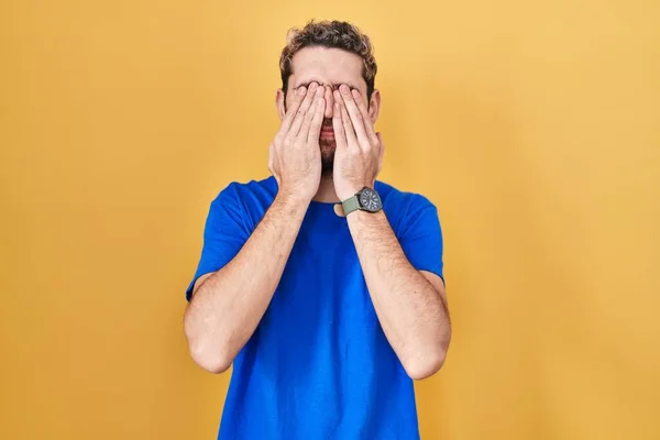 Hispanic Man Beard Standing Yellow Background Rubbing Eyes Fatigue Headache — Stock fotografie