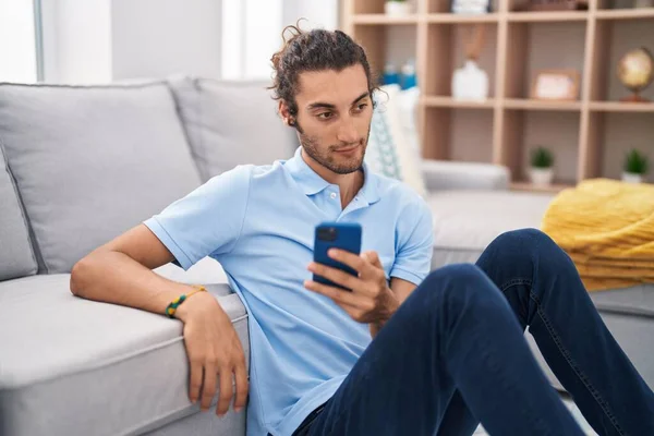 Young Hispanic Man Using Smartphone Sitting Floor Home — Stock Photo, Image