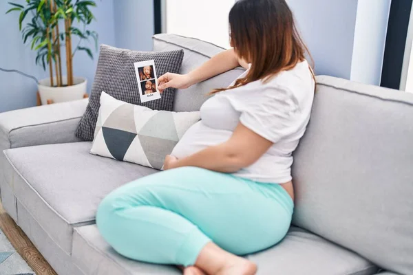 Young Pregnant Woman Holding Baby Ecography Sitting Sofa Home — Stock fotografie