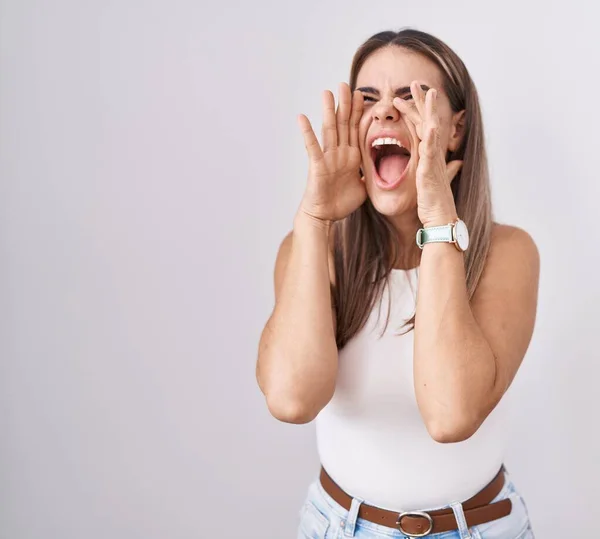 Hispânico Jovem Mulher Sobre Fundo Branco Gritando Irritado Voz Alta — Fotografia de Stock
