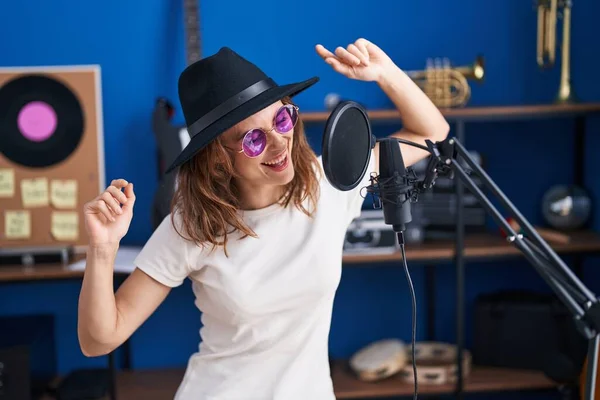 Young Woman Artist Singing Song Music Studio — Stockfoto