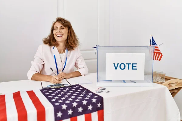 Jovem Político Americano Trabalhador Partido Sorrindo Feliz Trabalhando Faculdade Eleitoral — Fotografia de Stock
