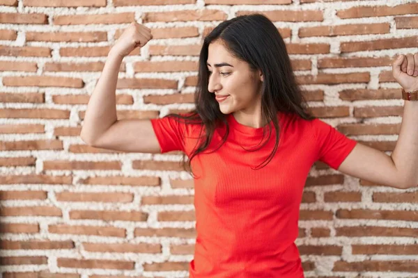 Young Teenager Girl Standing Bricks Wall Showing Arms Muscles Smiling — Stock fotografie