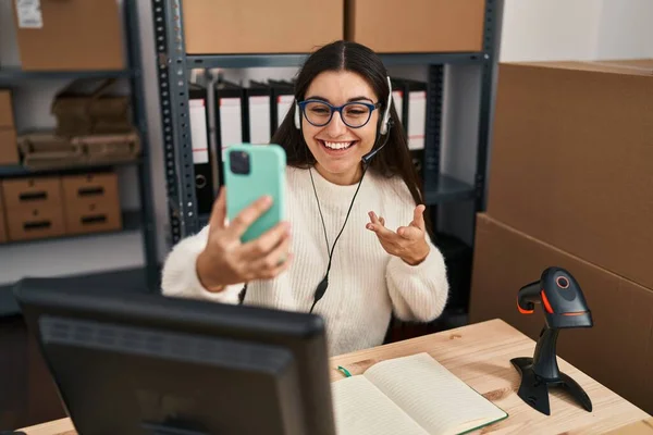 Young Hispanic Woman Ecommerce Business Worker Having Video Call Office — Photo