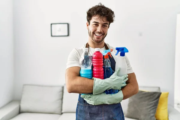 Young Hispanic Man Doing Chores Holding Cleaning Products Home — Φωτογραφία Αρχείου