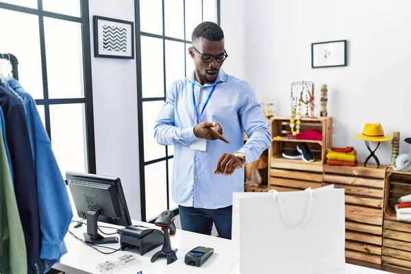 Young African Man Working Manager Retail Boutique Hurry Pointing Watch — Stock Photo, Image