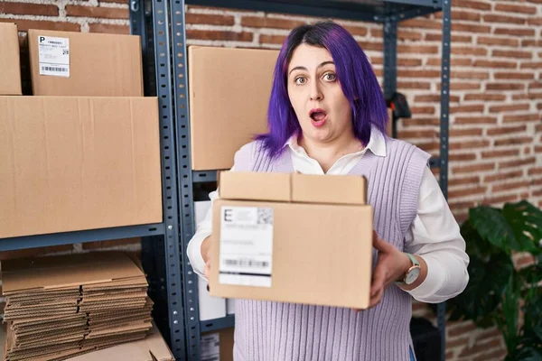 Size Woman Wit Purple Hair Working Small Business Ecommerce Holding — 图库照片
