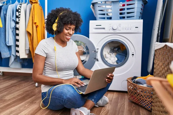 African American Woman Listening Music Waiting Washing Machine Laundry Room — ストック写真
