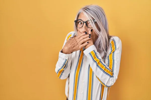 Middle Age Woman Grey Hair Standing Yellow Background Wearing Glasses — Stock Photo, Image