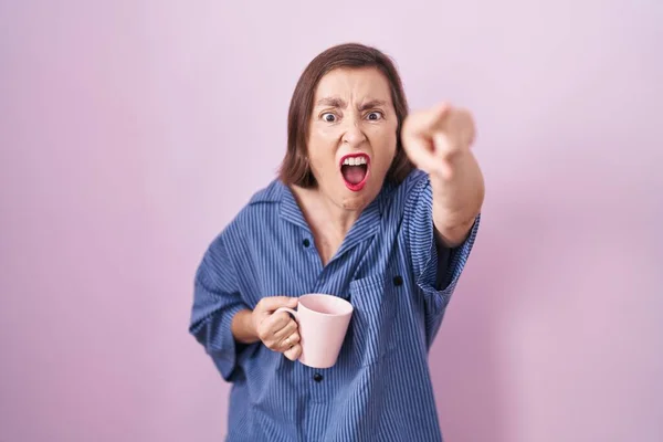 Middle Age Hispanic Woman Drinking Cup Coffee Pointing Displeased Frustrated — Stock Photo, Image