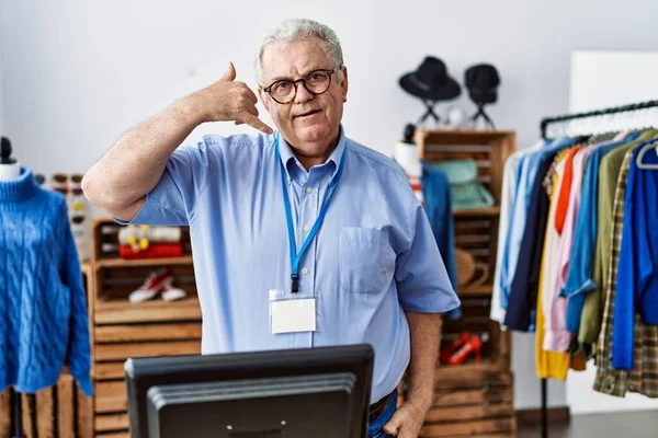 Senior Man Med Grått Hår Arbetar Som Chef Detaljhandeln Boutique — Stockfoto