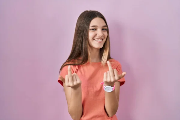 Дівчинка Підліток Стоїть Над Рожевим Тлом Показуючи Середній Палець Робить — стокове фото