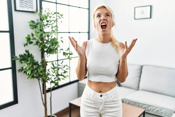 Young Caucasian Woman Standing Living Room Crazy Mad Shouting Yelling — Stock Photo, Image