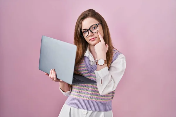 Young Caucasian Woman Working Using Computer Laptop Pointing Eye Watching — Zdjęcie stockowe
