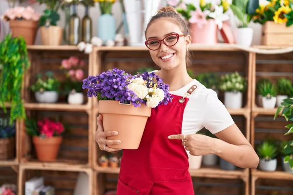 Young Hispanic Woman Working Florist Shop Holding Plant Smiling Happy — Stock Photo, Image