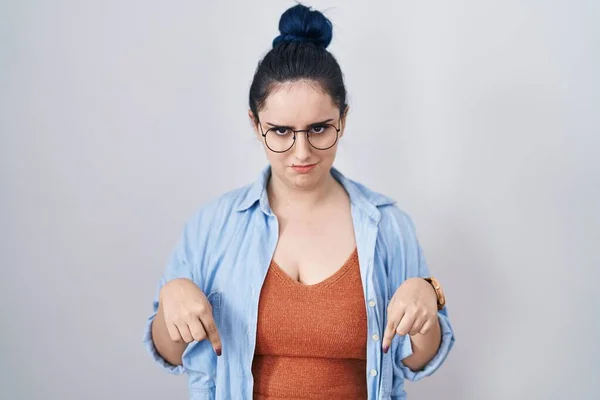 Young Modern Girl Blue Hair Standing White Background Pointing Looking — Stockfoto