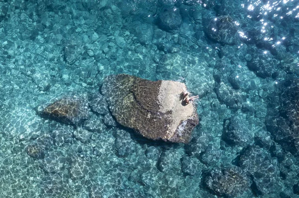 Top View Tourists Enjoying Time Sunbathing Famous Pasjaa Beach Turquoise — Foto Stock