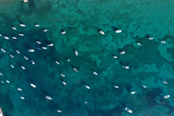 Boats Floating Crystal Clear Water Vacation Resort ストック写真