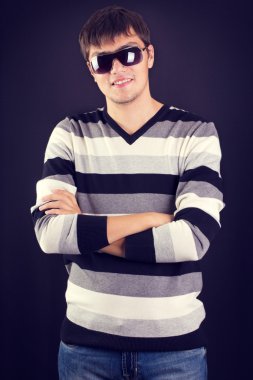 Mutlu genç adam.