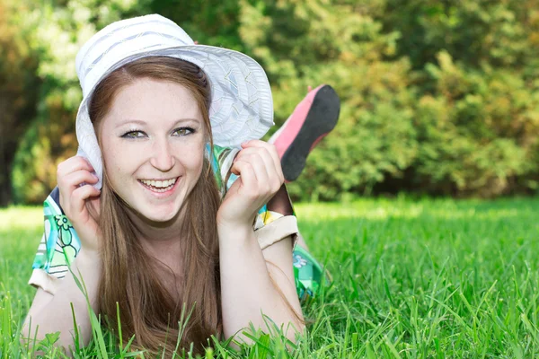 Happy girl en plein air — Photo