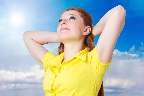 Chica feliz al aire libre — Foto de Stock