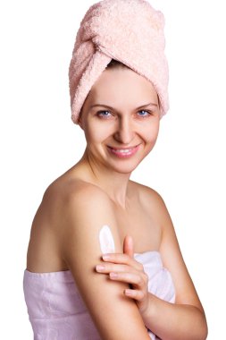 güzel bir kadın krem uygulamak