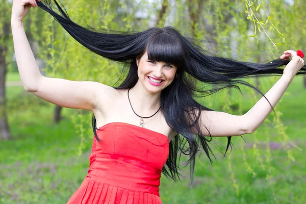 Chica divertida con el pelo largo —  Fotos de Stock