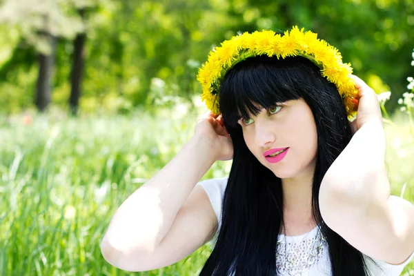 Hermosa mujer al aire libre — Foto de Stock