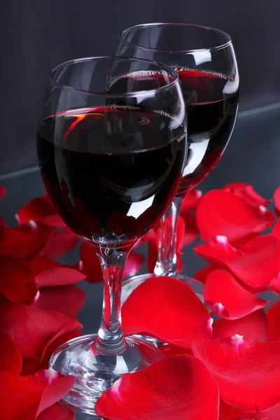 Kaksi lasia viiniä — kuvapankkivalokuva