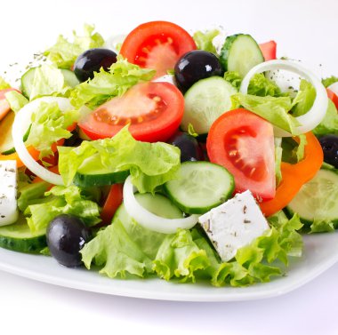 Taze sebze salatası.