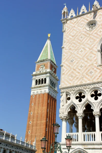 Basilica of saint mark çan kulesi ve palazzo ducal, Venedik — Stok fotoğraf