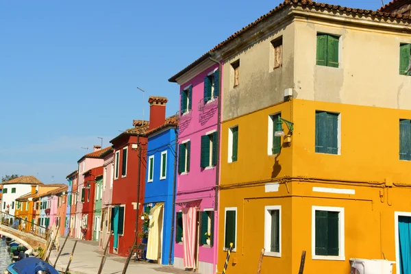 Renkli evler burano Adası, Venedik — Stok fotoğraf
