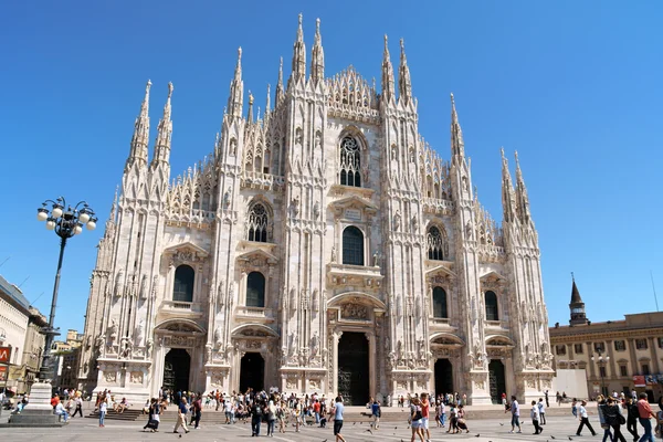 Milan Cathedral and Piazza del Duomo in Italy — Stock Photo, Image