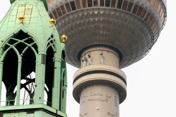 Marienkirche e Torre de Televisão em Berlim — Fotografia de Stock