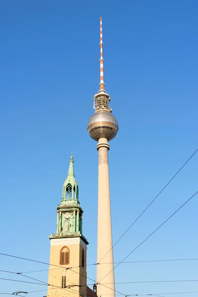 Marienkirche y Torre de Televisión en Berlín — Foto de Stock