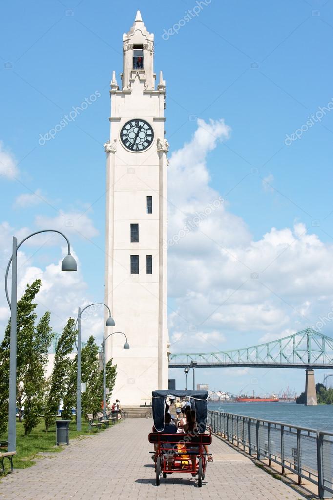 Montreal Clock Tower and Jacques Cartier Bridge, Canada — Stock Photo © citylights 24339443