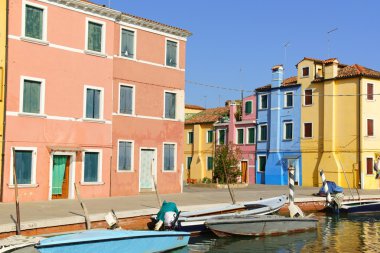bir gün güneşli yaz, Venedik Burano Adası
