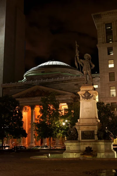 Place d 'Armes à noite em Montreal, Canadá — Fotografia de Stock