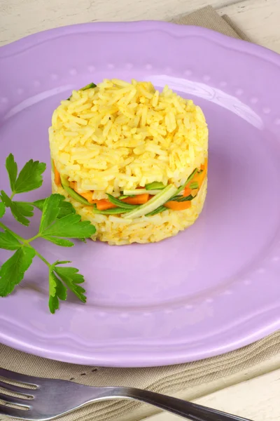 Saffraan rijst met knapperige groenten — Stockfoto