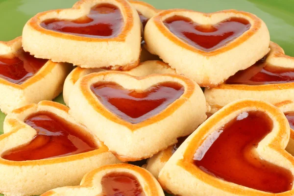 Biscotti marmellata di ciliegie a forma di cuore — Foto Stock