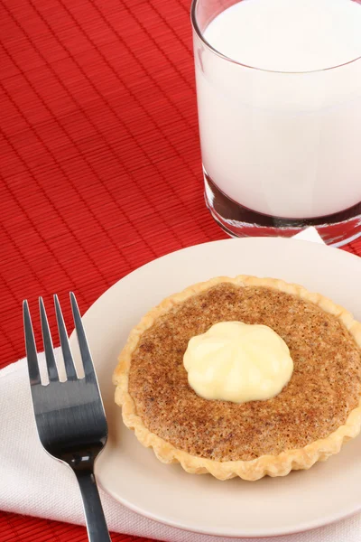 Walnut mini tart with mascarpone — Stock Photo, Image